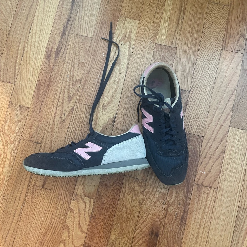 Navy & Pink NEW BALANCE sneakers
